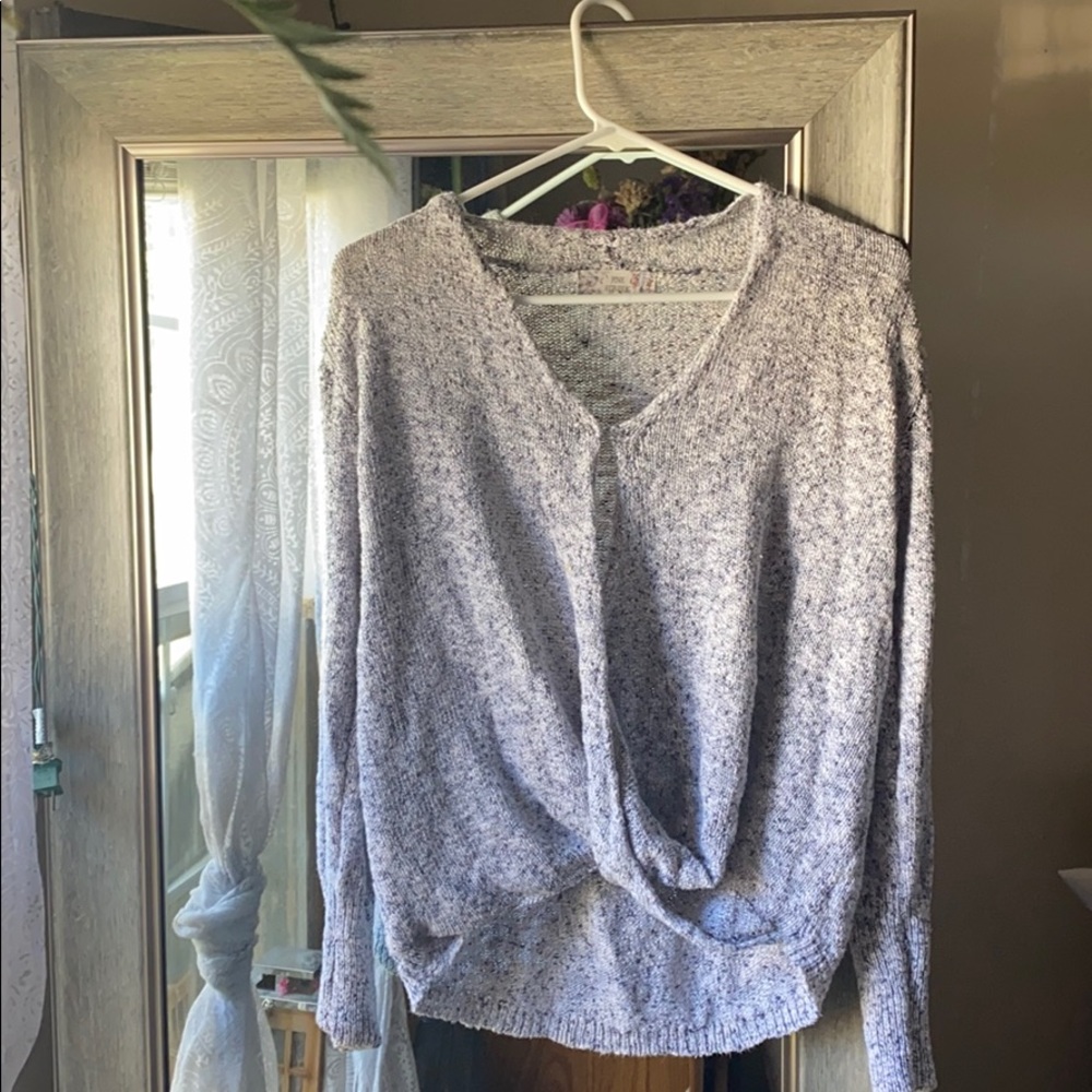 Long sleeve grey knit sweater